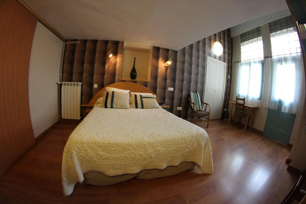 Brit Hotel Privilege Lisieux - La Villa Des Arts Dış mekan fotoğraf