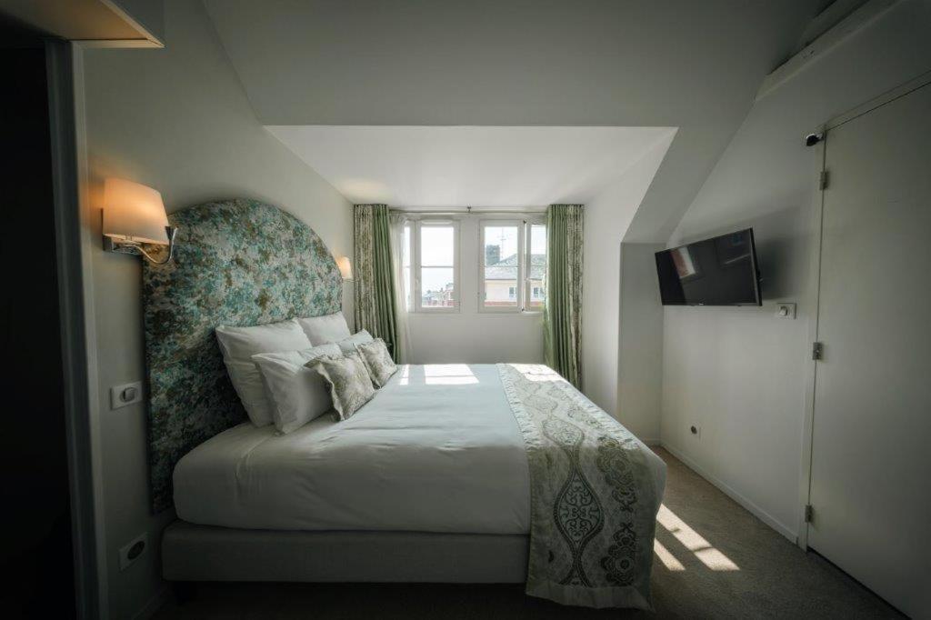 Brit Hotel Privilege Lisieux - La Villa Des Arts Dış mekan fotoğraf