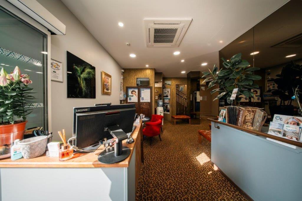 Brit Hotel Privilege Lisieux - La Villa Des Arts Dış mekan fotoğraf