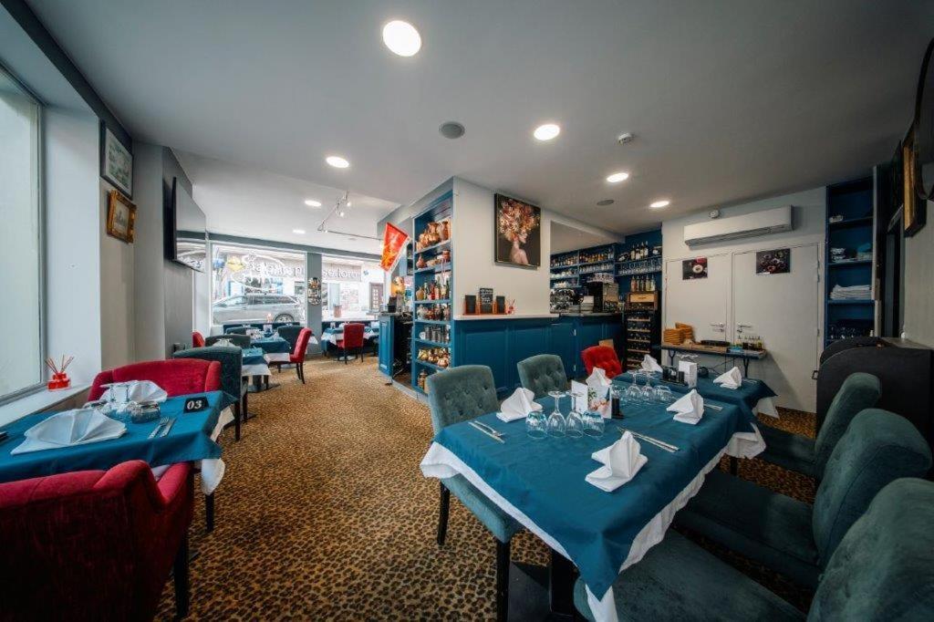 Brit Hotel Privilege Lisieux - La Villa Des Arts Dış mekan fotoğraf