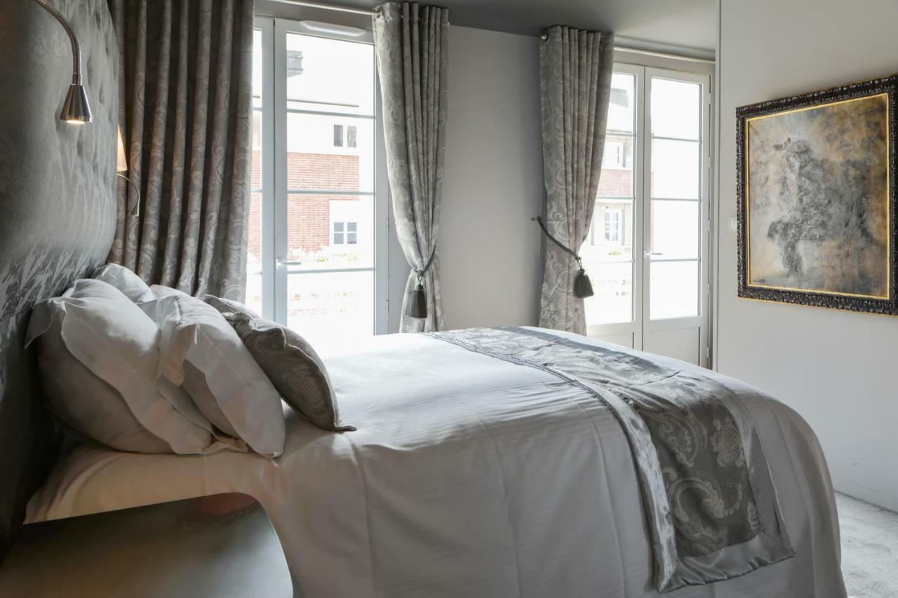 Brit Hotel Privilege Lisieux - La Villa Des Arts Dış mekan fotoğraf