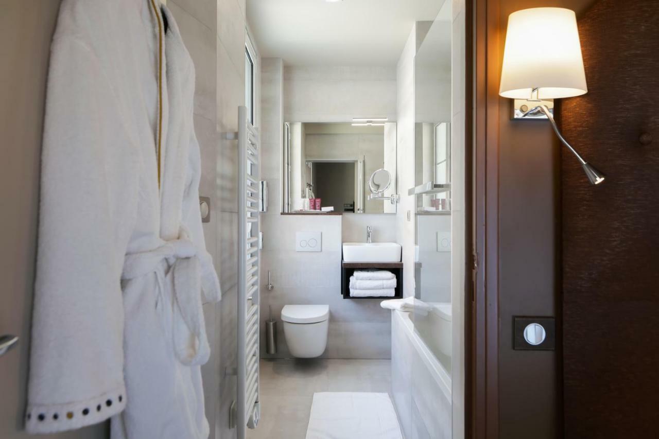 Brit Hotel Privilege Lisieux - La Villa Des Arts Dış mekan fotoğraf