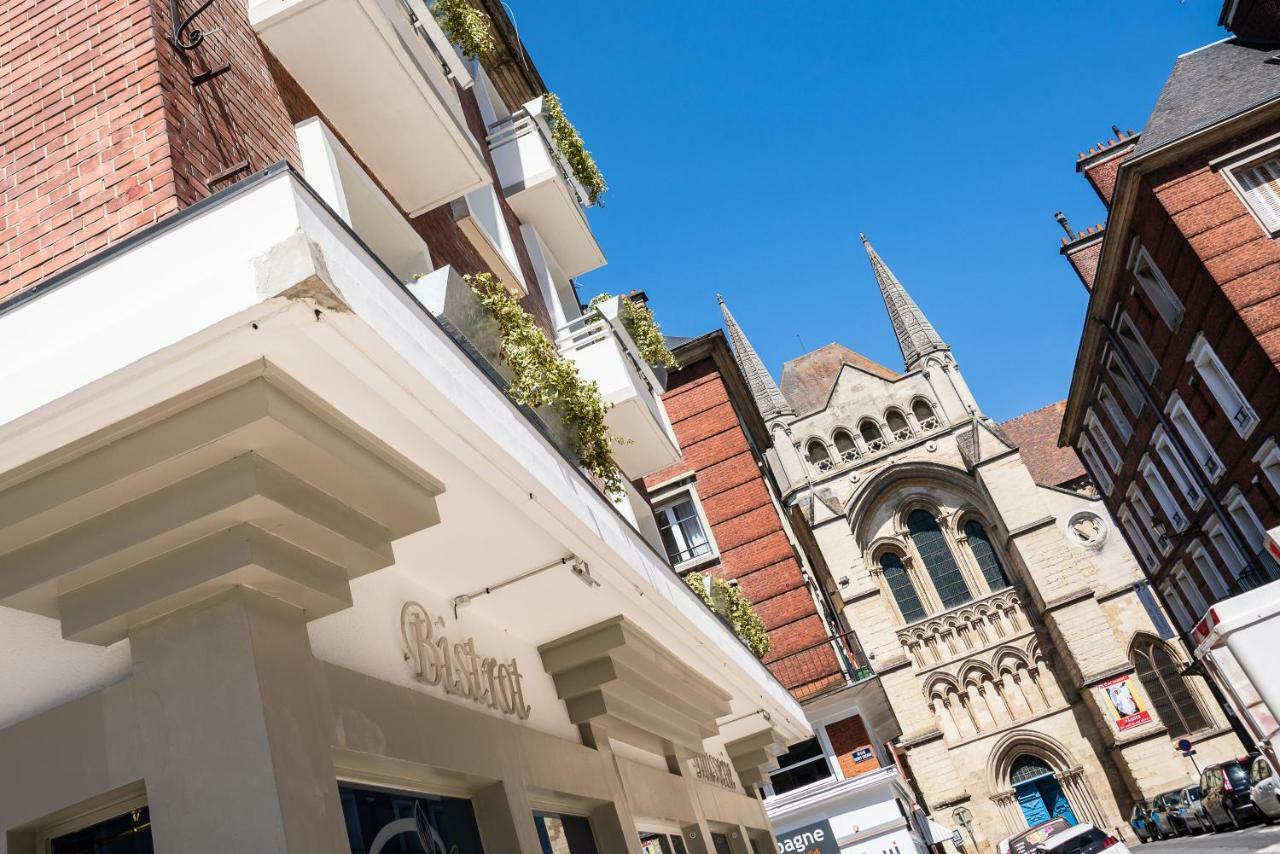 Brit Hotel Privilege Lisieux - La Villa Des Arts Dış mekan fotoğraf