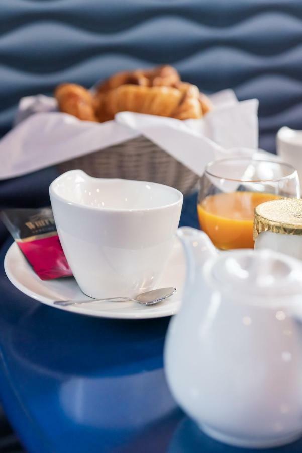 Brit Hotel Privilege Lisieux - La Villa Des Arts Dış mekan fotoğraf