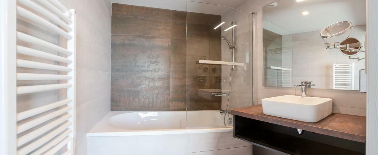 Brit Hotel Privilege Lisieux - La Villa Des Arts Dış mekan fotoğraf